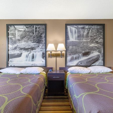 Super 8 By Wyndham Weston Wv Hotel Exterior photo