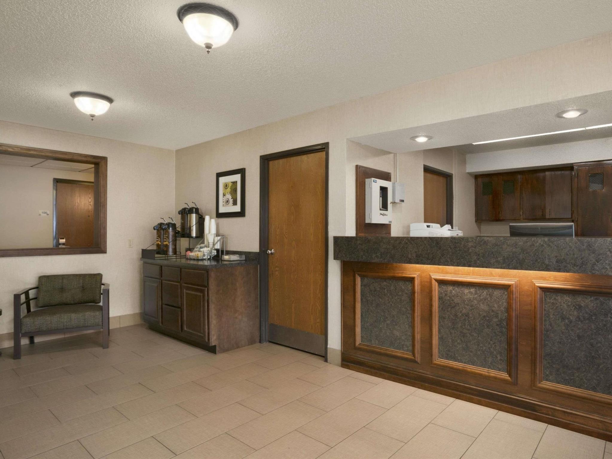 Super 8 By Wyndham Weston Wv Hotel Exterior photo