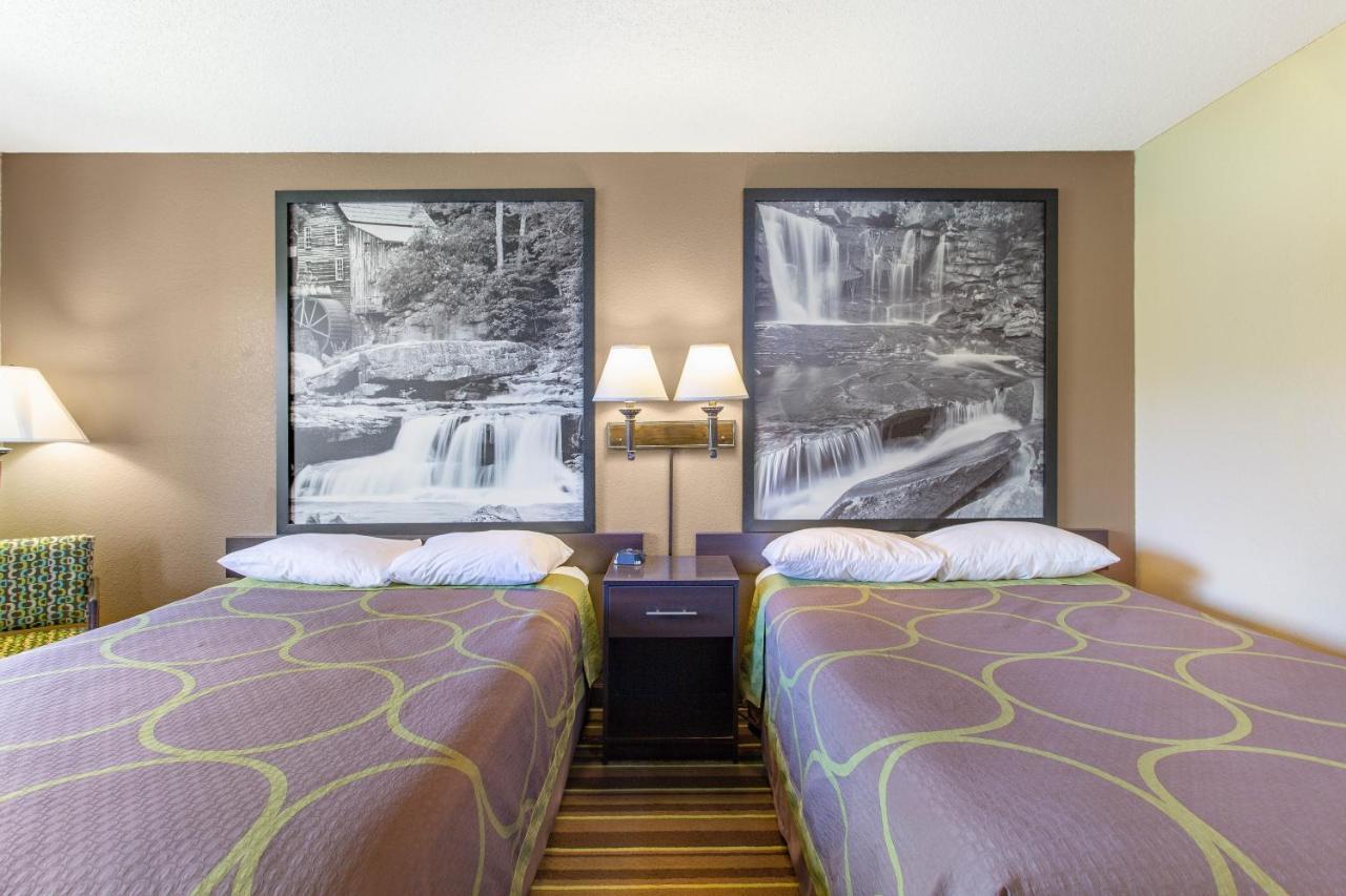 Super 8 By Wyndham Weston Wv Hotel Exterior photo